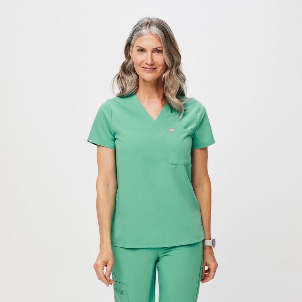 FIGS Catarina One-Pocket Scrub Top